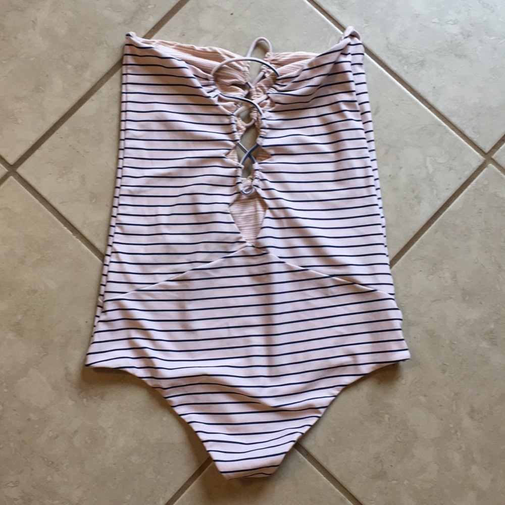 Acacia one piece